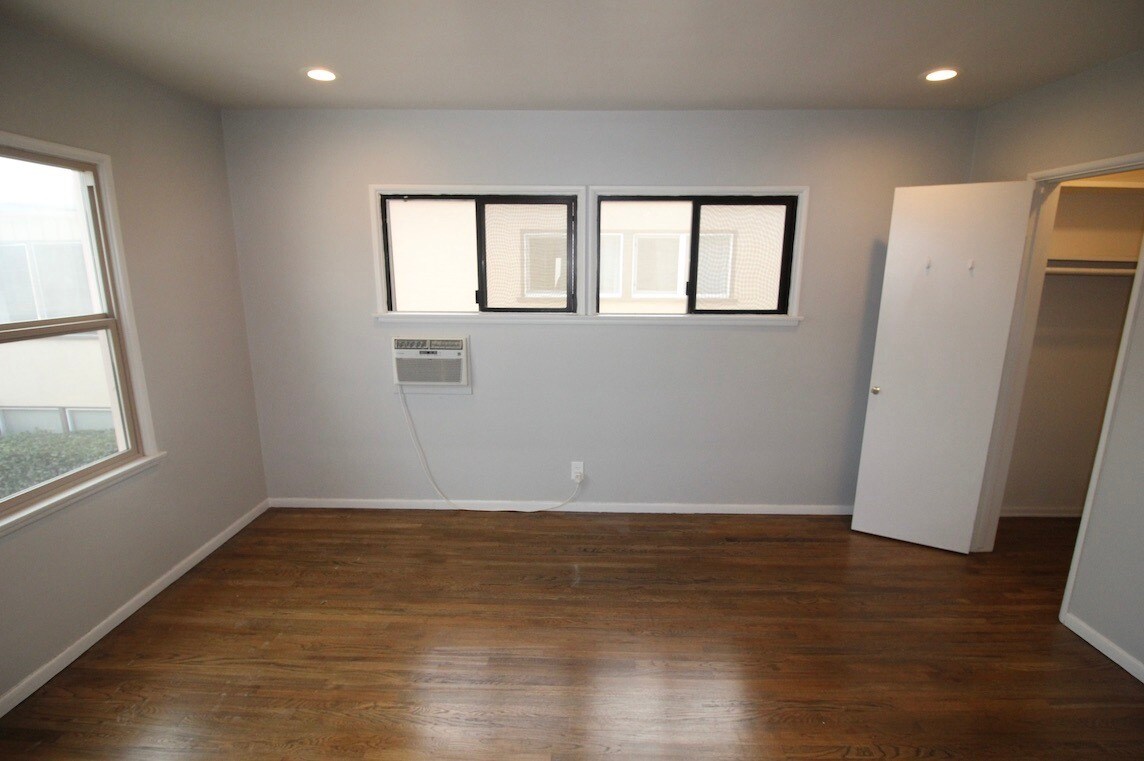 Building Photo - 5055 Laurel Canyon Blvd