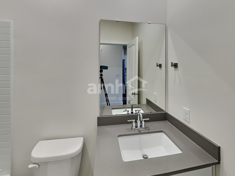 Building Photo - 6525 E Paseo Alga