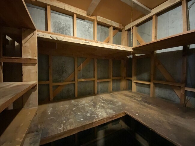 Building Photo - 3 Bedroom Single Story Home Available Near...