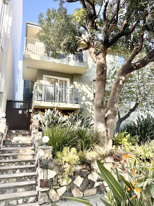 Building Photo - 8231 De Longpre Ave West Hollywood, CA 90046