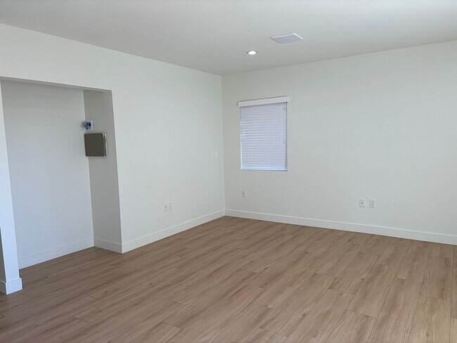 Building Photo - 11248 Lull St