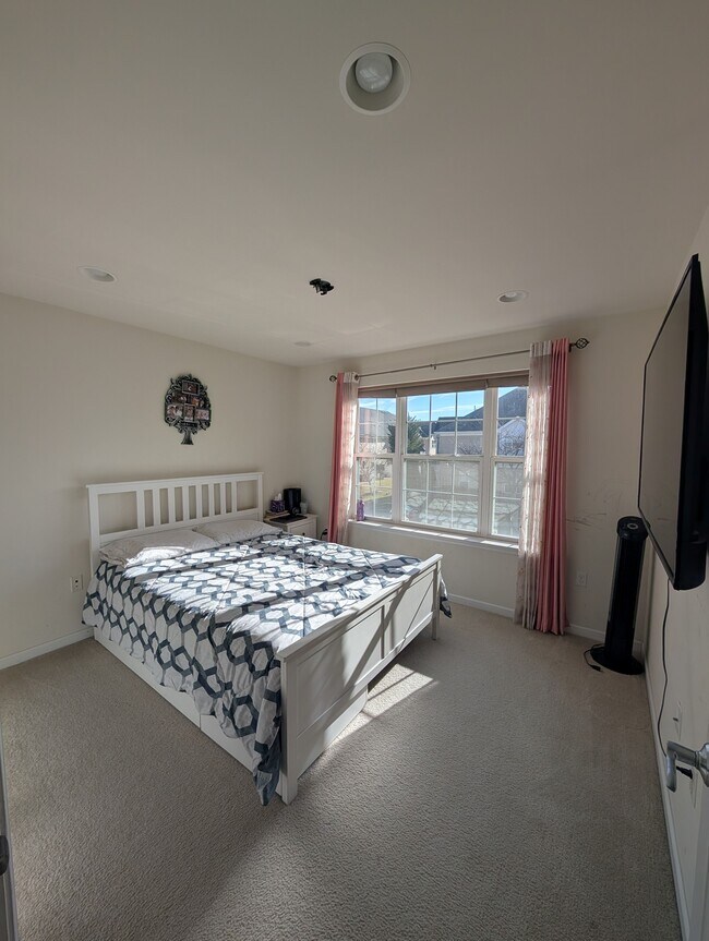 Building Photo - 60 Andrews Way