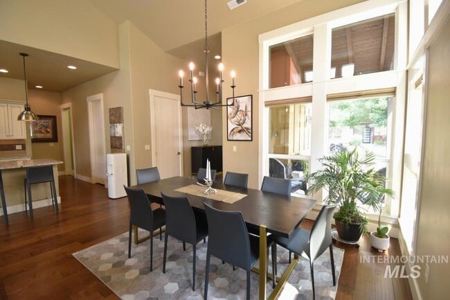 Building Photo - 1193 E Lone Shore Dr