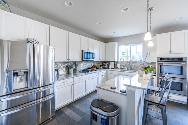 Building Photo - Impressive 4 Bed, 4.5 bath home in the Whe...