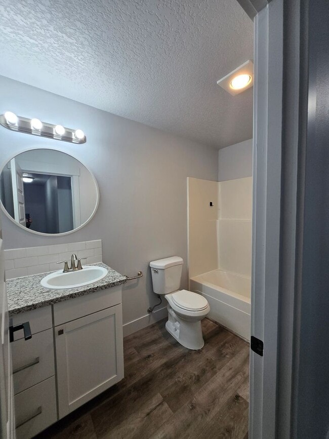 Building Photo - 3 Bedroom 2.5 Bathroom in Winlock