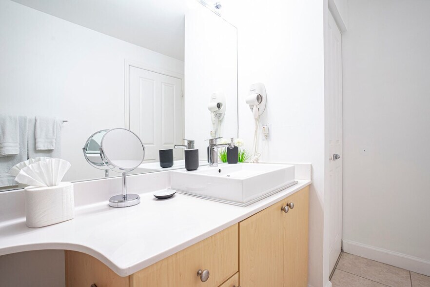 Building Photo - 2280 SW 32nd Ave