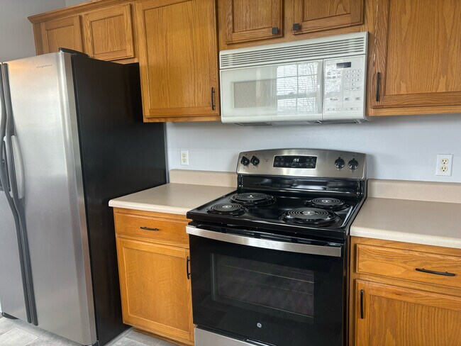 Building Photo - 898 N 22nd St