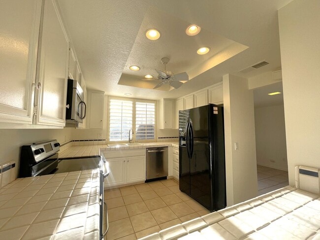 Building Photo - AVAILABLE NOW!  3 Bedroom 2 Bathroom Condo in Sunrise Country Club