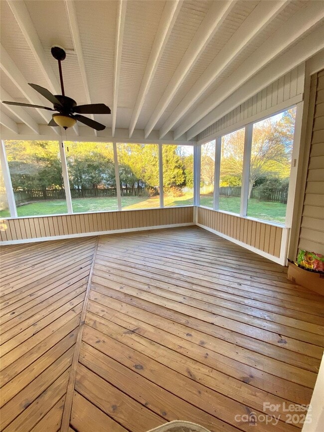 Building Photo - 605 Queenswater Ln