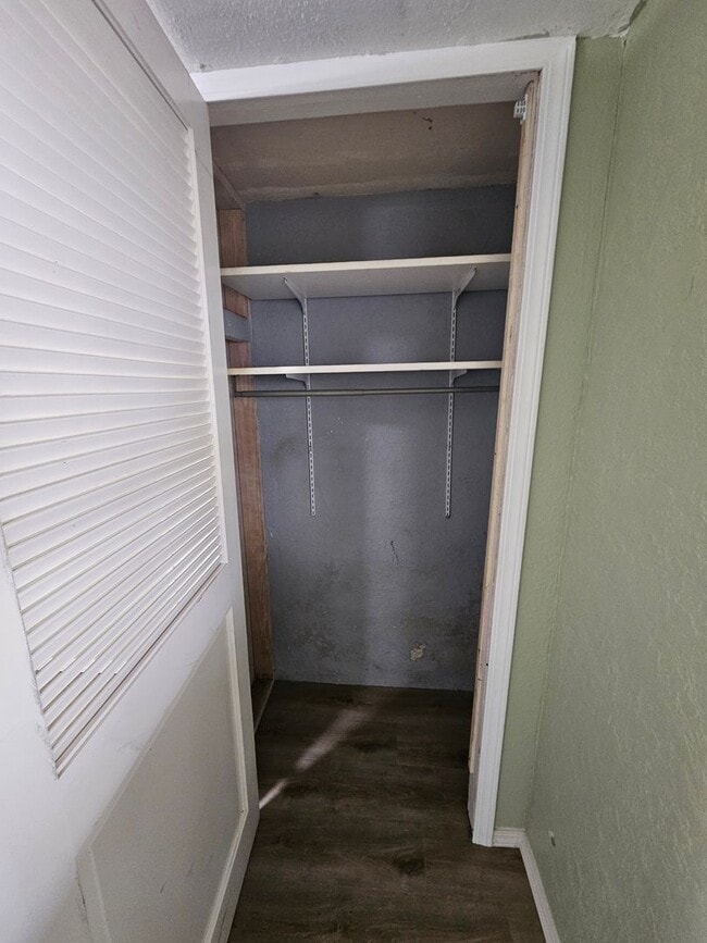 Building Photo - 2502001