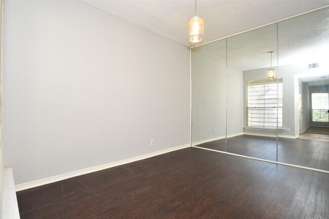 Building Photo - 700 Thicket Ln