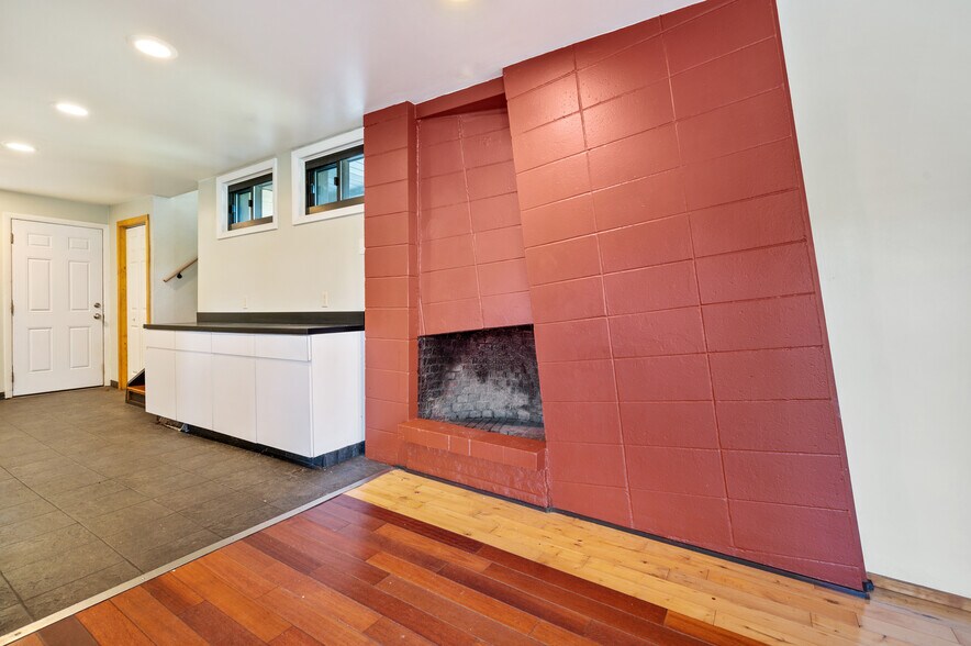 Building Photo - 740 Olivant Plz