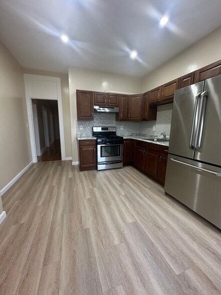 Building Photo - 94 Harrishof St