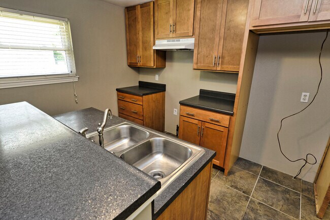 Building Photo - 2635 Netherton Dr