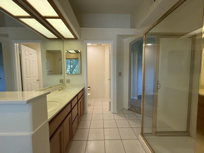 Building Photo - 538 Mill River Ln