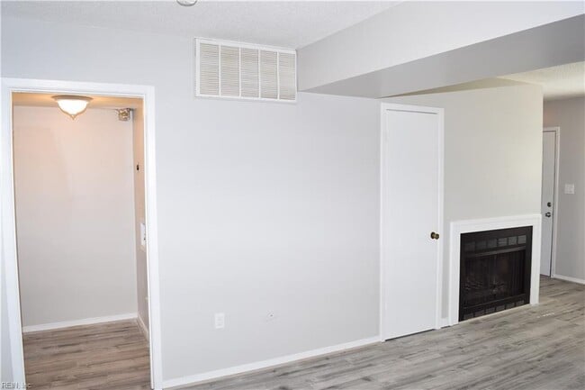 Building Photo - 12773 Woodside Ln