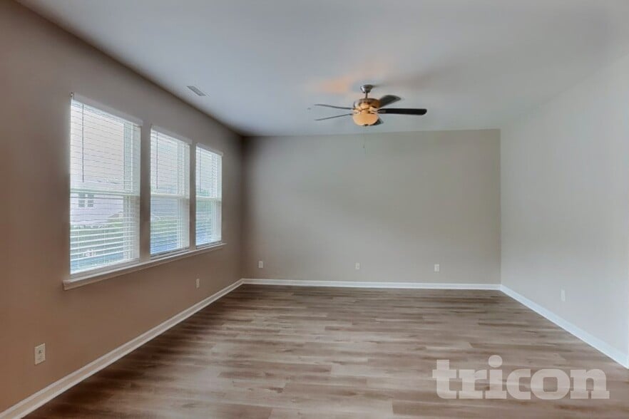 Building Photo - 923 Avondale Dr