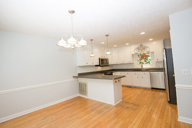 Building Photo - 806 Sumac Ln