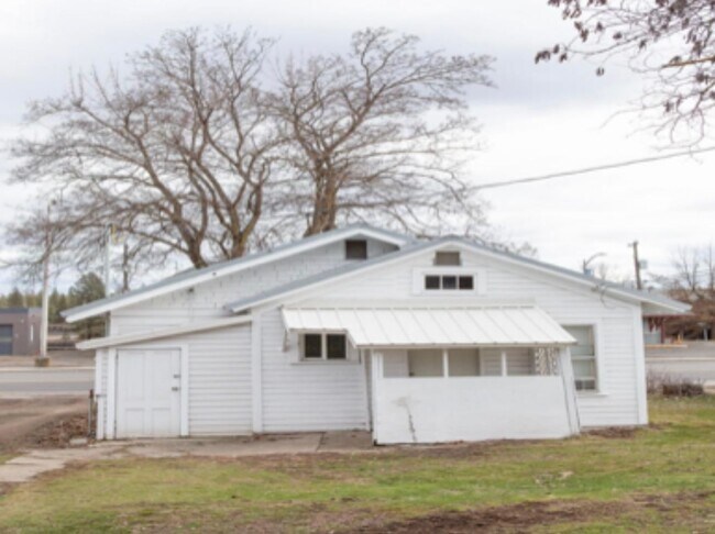 Building Photo - Cute House near EWU