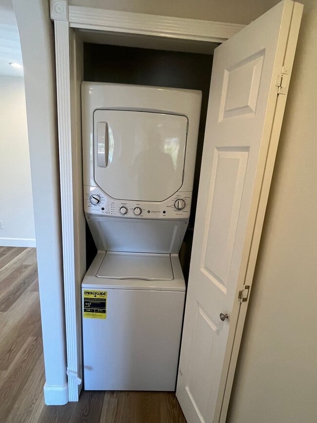 Building Photo - Newly Renovated Two Bed, Two bath La Costa...