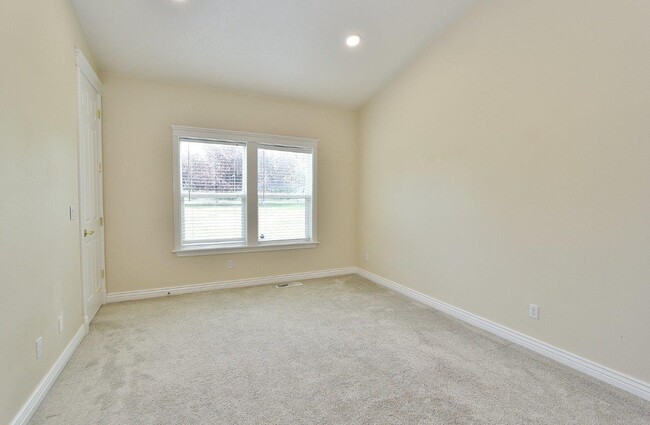 Building Photo - 4109 E Man O War Dr