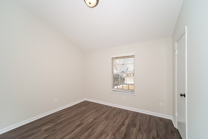 Building Photo - 2525 Clovis Rd SW