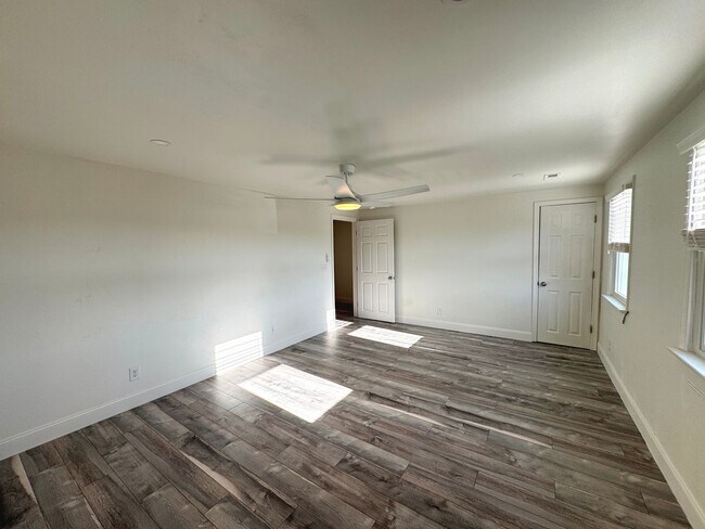 Building Photo - RENOVATED 3 bedroom end unit across the street from the Beach!