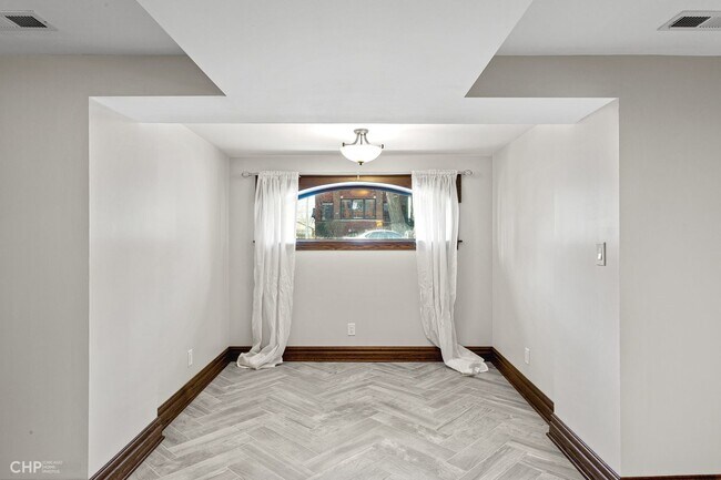 Building Photo - 5859 N Magnolia Ave