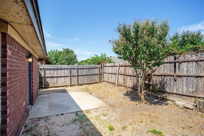 Building Photo - 3710 Hulen Park Cir