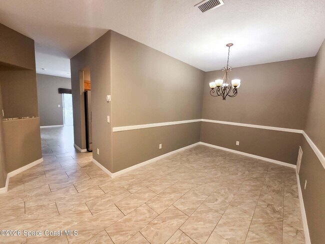 Building Photo - 1015 Venetian Dr