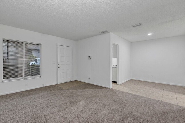 Building Photo - Charming One-Bedroom, One-Bath Retreat in Winter Haven with Modern Amenities