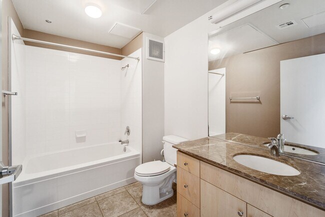 Building Photo - Spacious 2 Bedroom, 2 Bathroom Loft in Historic Downtown Anaheim
