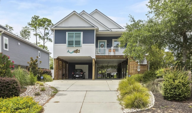 Building Photo - OFF-SEASON MONTHLY RENTAL - ESCAPE THE WINTER MONTHS!!!