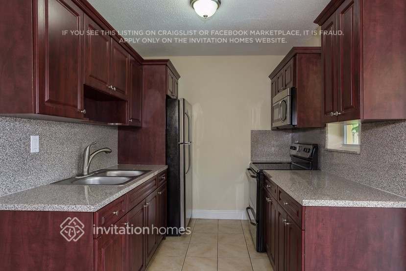 Building Photo - 810 N 69th Ave