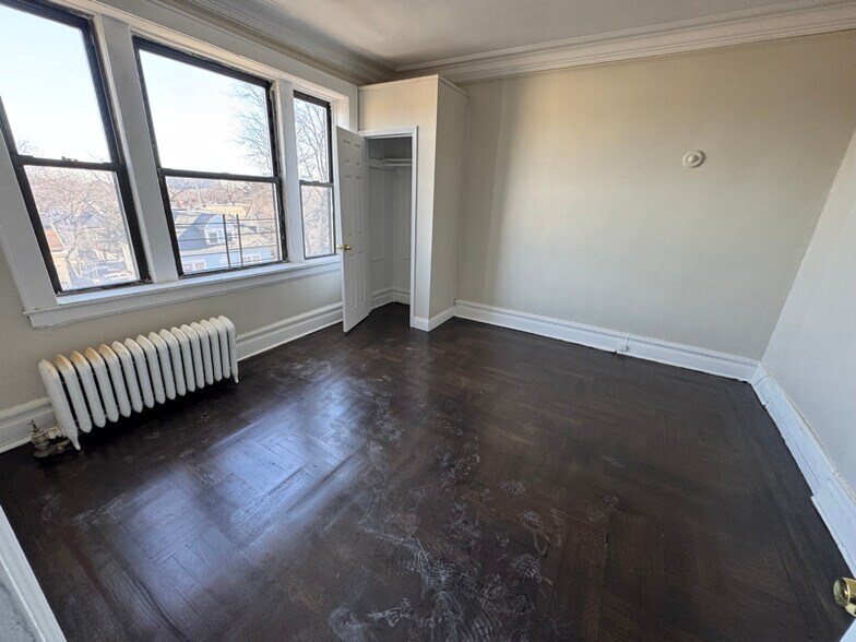 Building Photo - 210 Roseville Ave