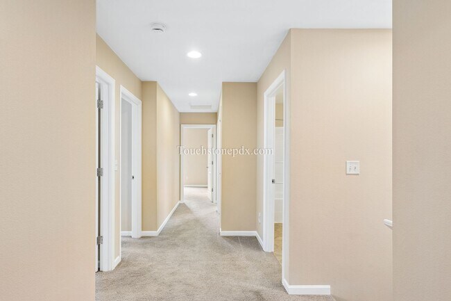 Building Photo - Spacious 4 BR 2.5 BA Home in Damascus