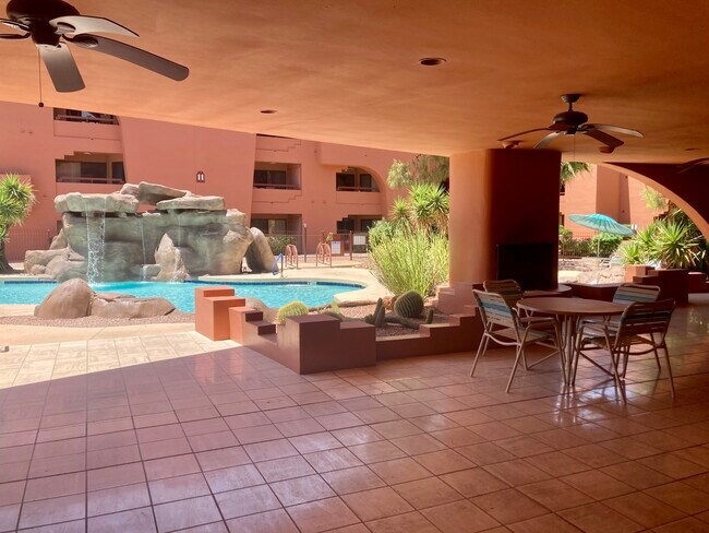 Building Photo - 4303 E Cactus Rd