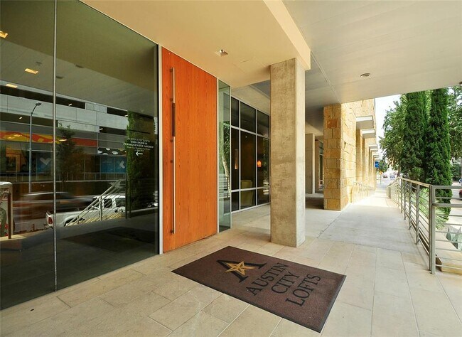 Building Photo - 800 W 5th St