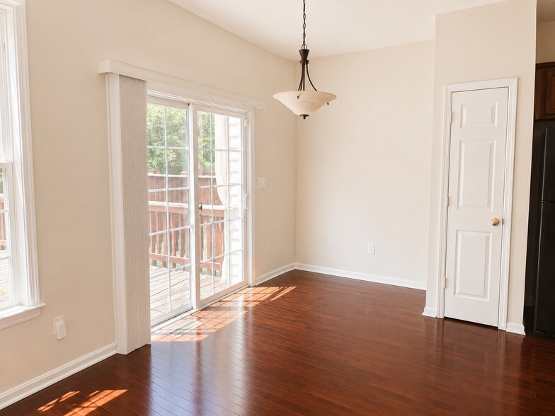 Family room - 109 Coral Reef Ct