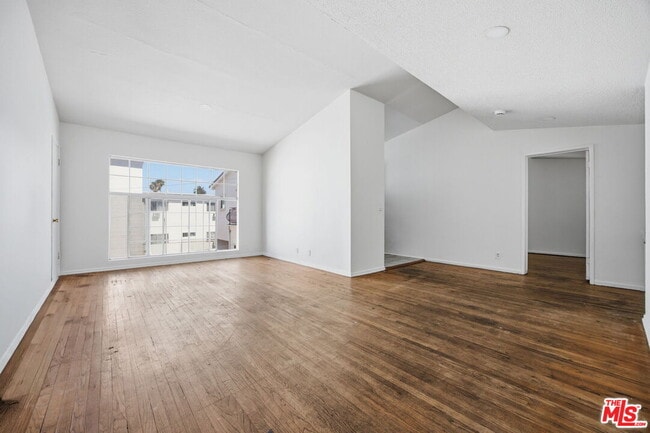 Building Photo - 4841 W 18th St
