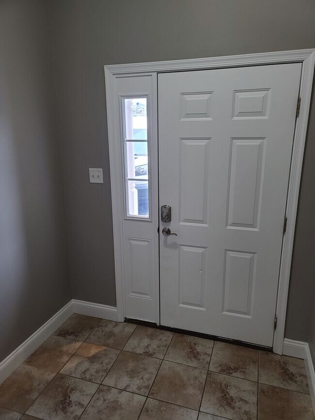 Building Photo - 3 Bedroom Townhome for Rent in Waynesboro