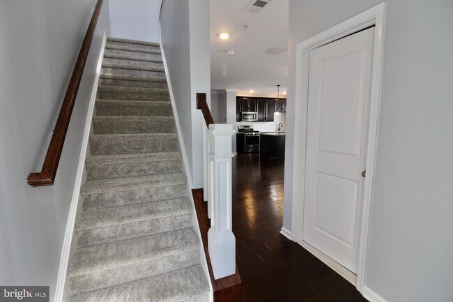 Building Photo - Updated Condo w/Garage - Loudoun Metro