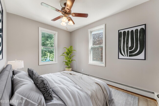 Building Photo - 656 Boulevard