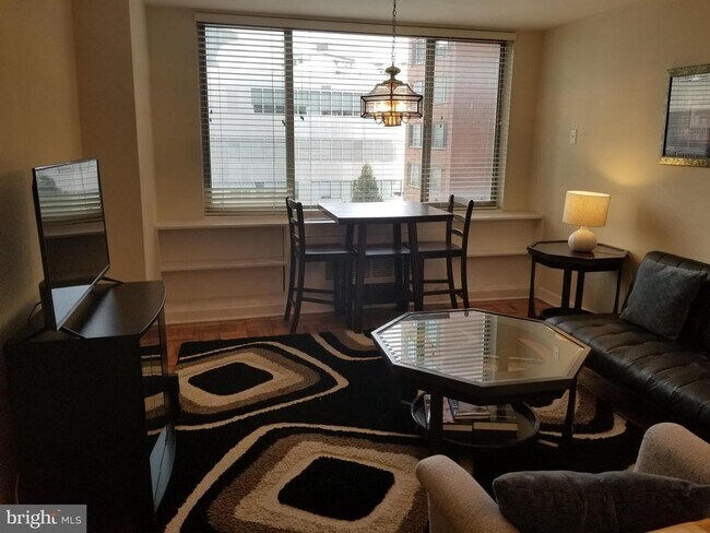 Building Photo - 1121 Arlington Blvd