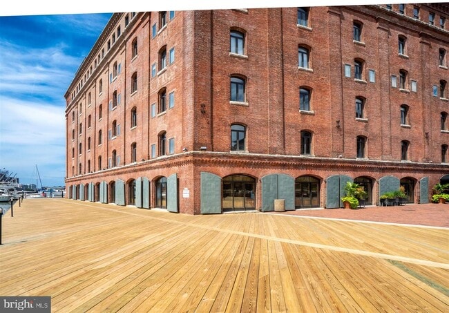 Building Photo - 1000 Fell St