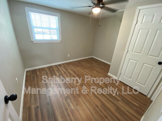 Building Photo - 1100 SE 9th St