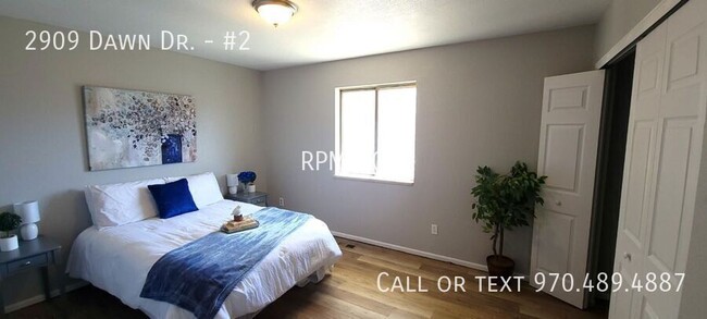 Building Photo - Updated 2bed 1.5 bath townhome *No Securit...