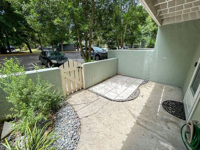 Building Photo - Pickwick Park #805 - Pet Friendly!