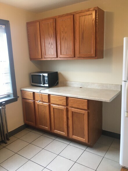 Building Photo - 1211 W Elmdale Ave