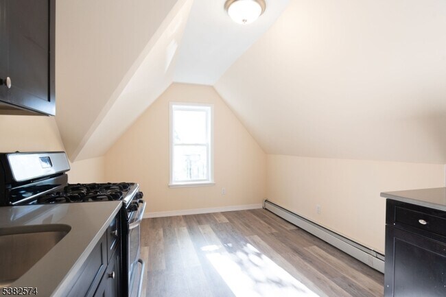 Building Photo - 285 Orchard Terrace
